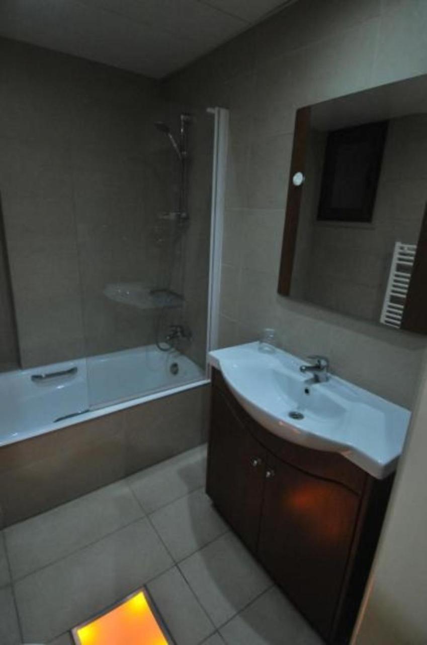 Ithaki Phinikoudes Apartment No. 105 Larnaca Buitenkant foto