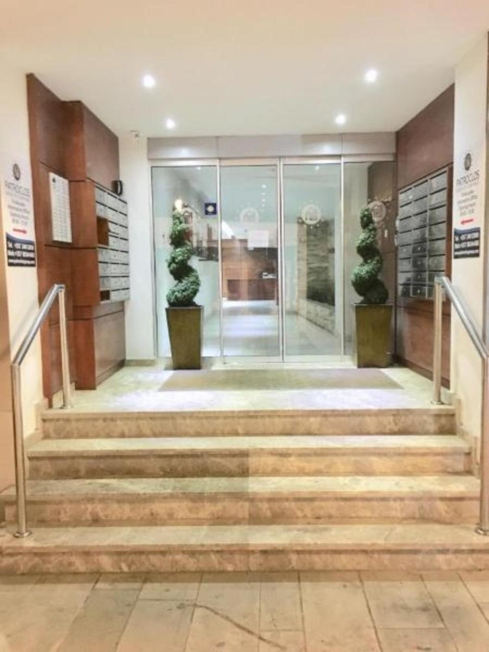 Ithaki Phinikoudes Apartment No. 105 Larnaca Buitenkant foto